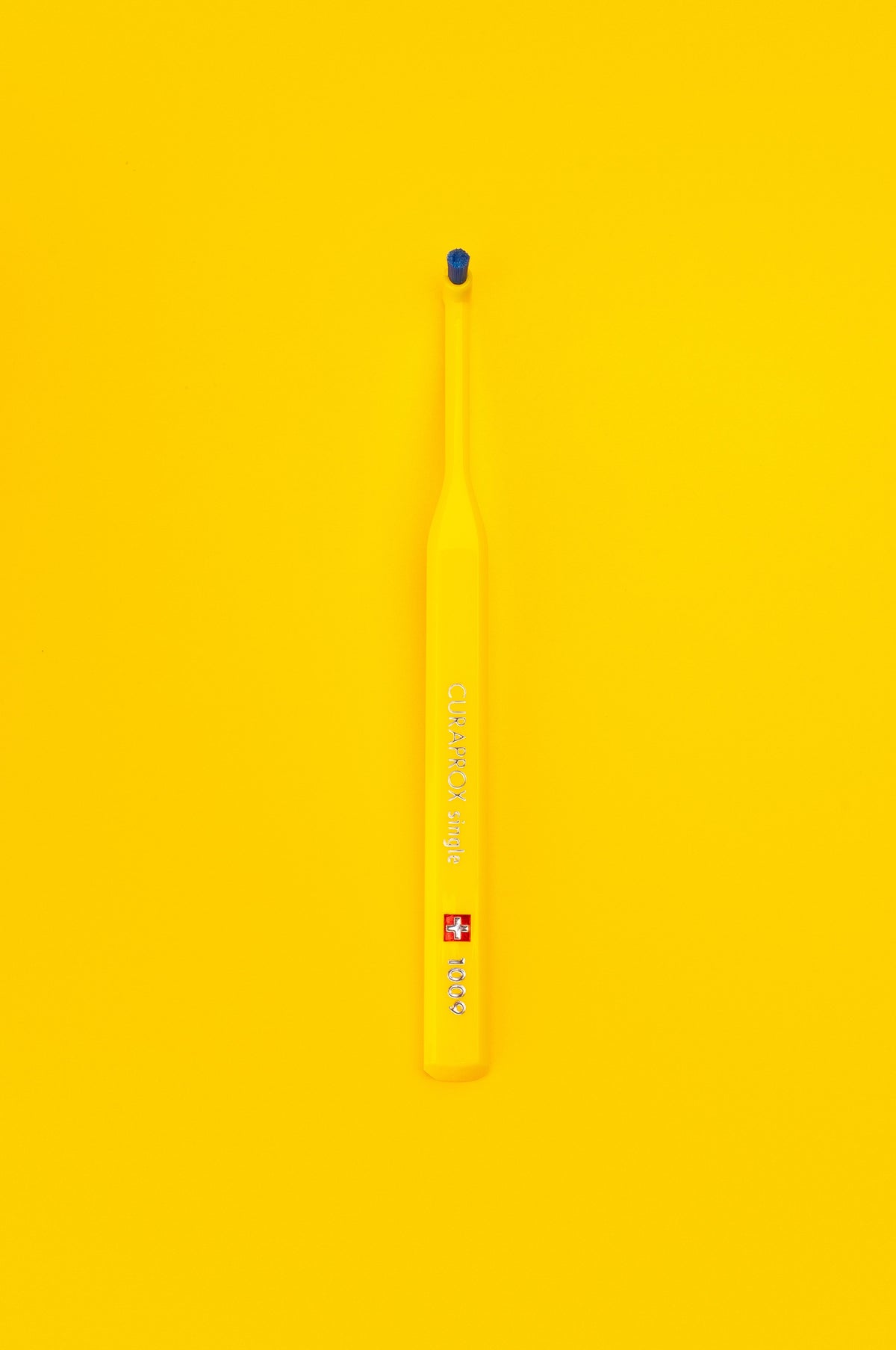 Editorial_Toothbrush_CS 1009 Single Brush_Yellow-Navy_73327832_003