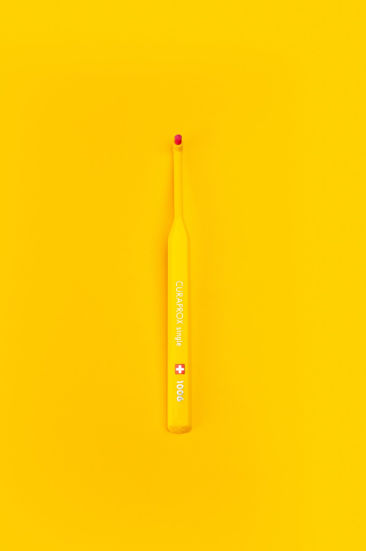 Editorial_Toothbrush_CS 1006 Single Brush_Yellow-Magenta_73327826_002