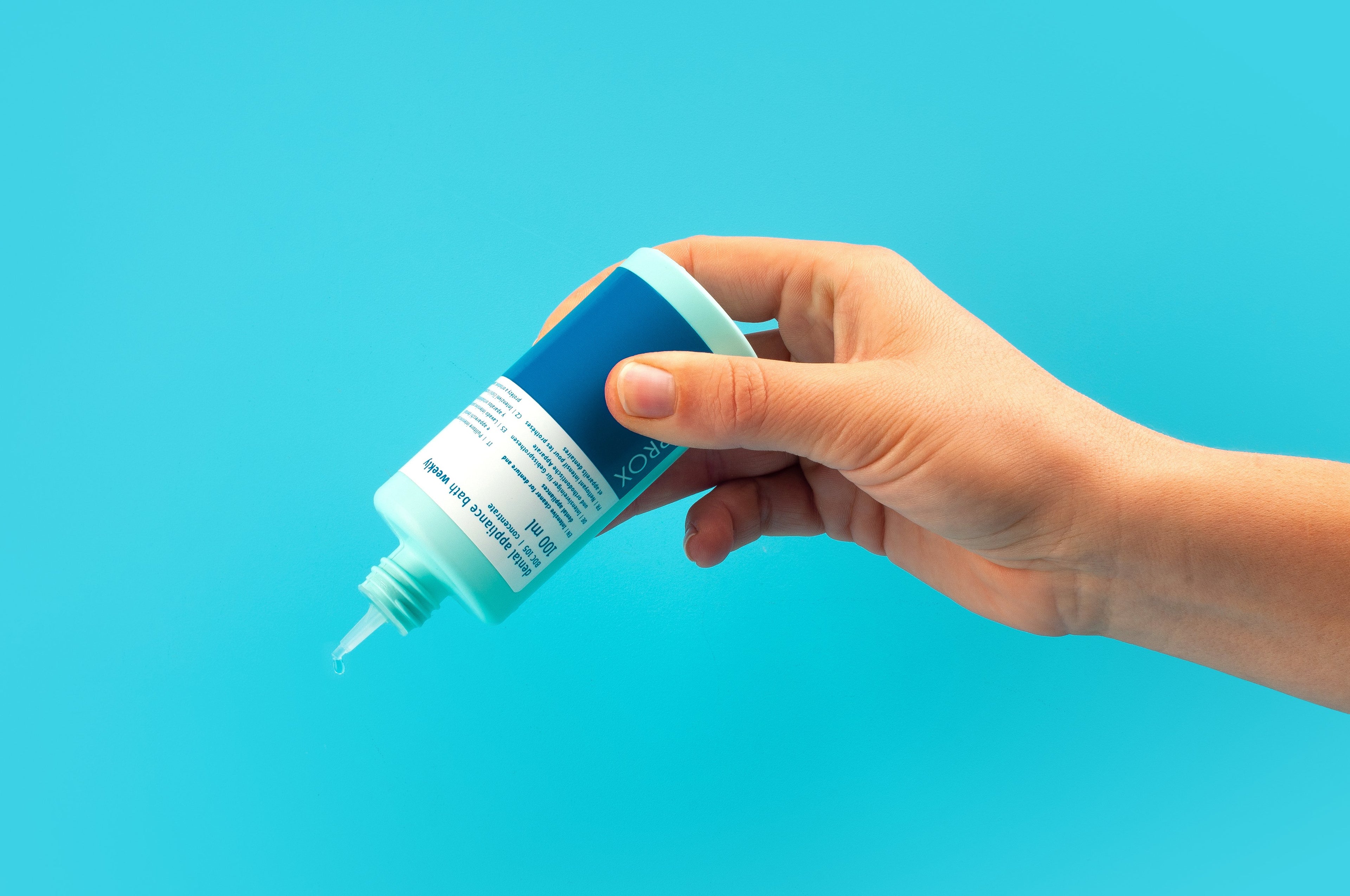 Editorial_BDC_Curaprox Denture Cleaner BDC Weekly 100 ml_73330005_001
