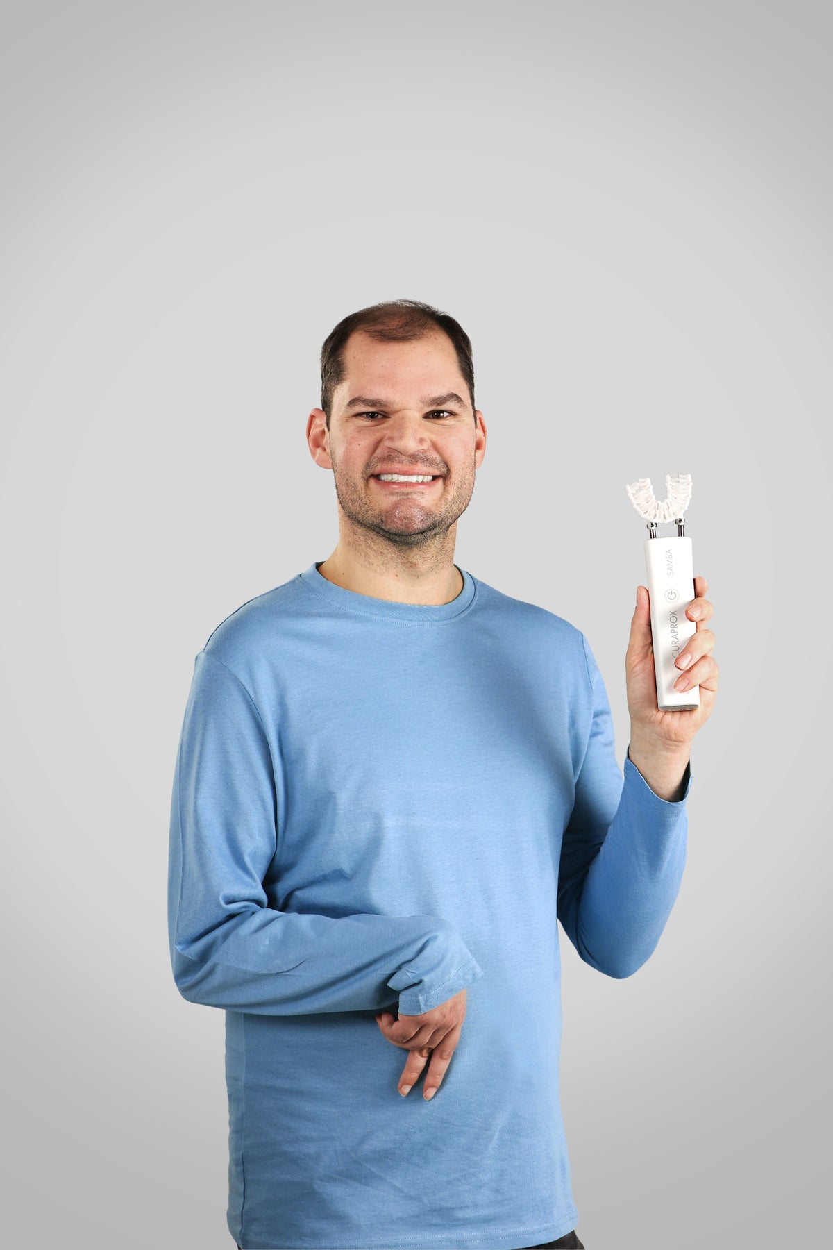 Curaprox-Image-Samba-Editorials-Samba toothbrush_6X6A0685