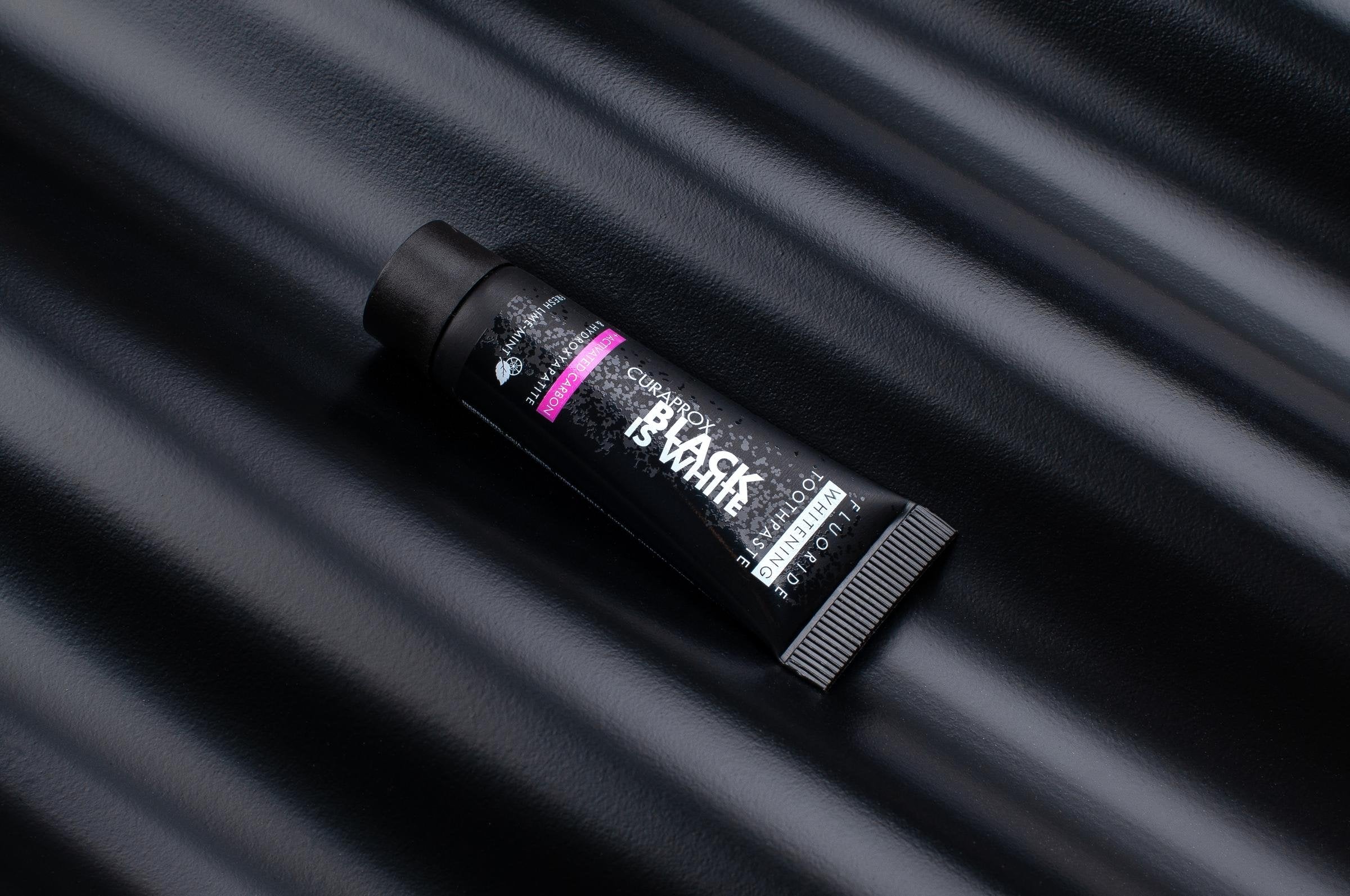 Editorial_Hydrosonic_Black is white_Toothpaste_10ml