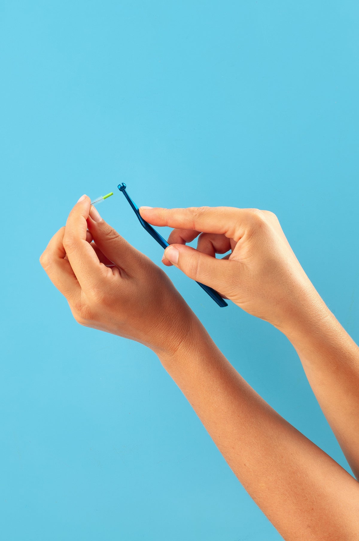 Editorial_Interdental_UHS steel holder_blue_73361018_001